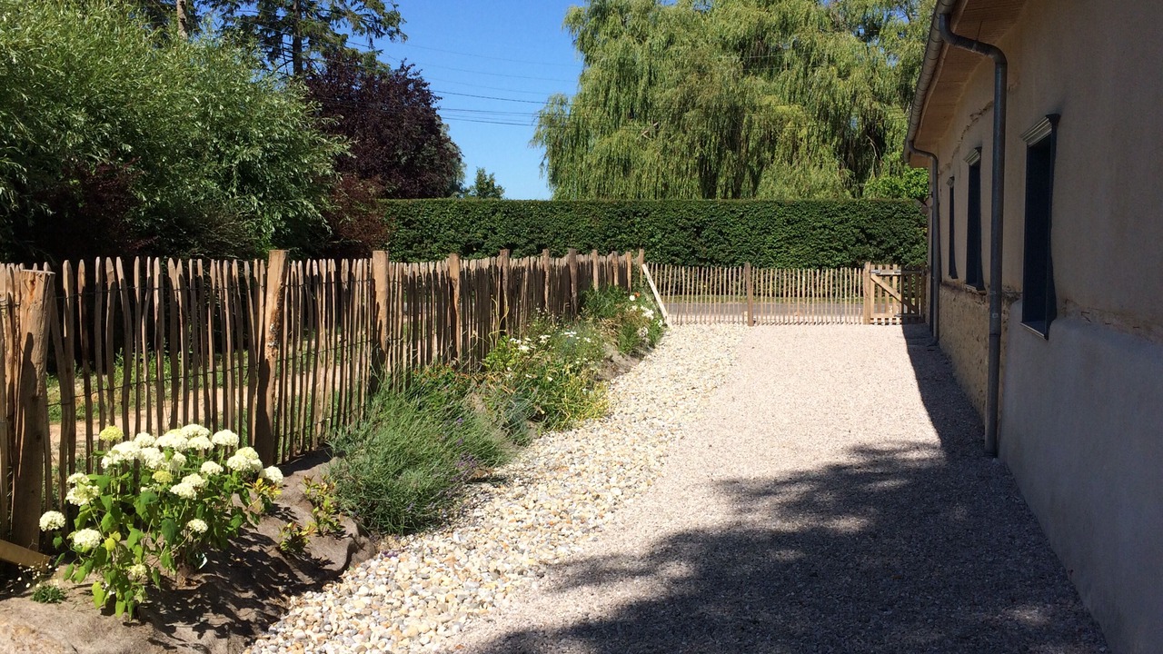 Photo of Outdoor in Maintenay