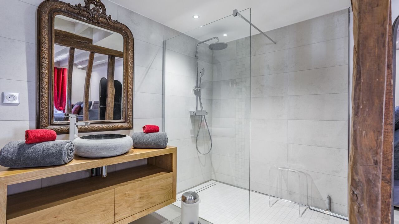 Photo of Bathroom in Janvry
