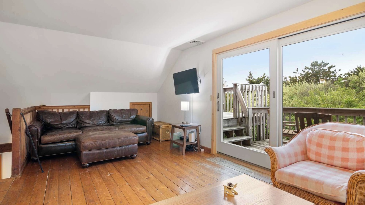 Photo of Livingroom in Truro