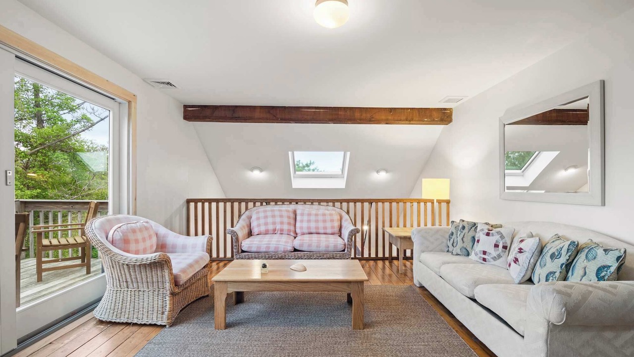 Photo of Livingroom in Truro