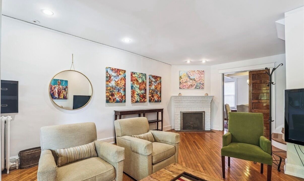 Photo of Livingroom in Columbia Heights