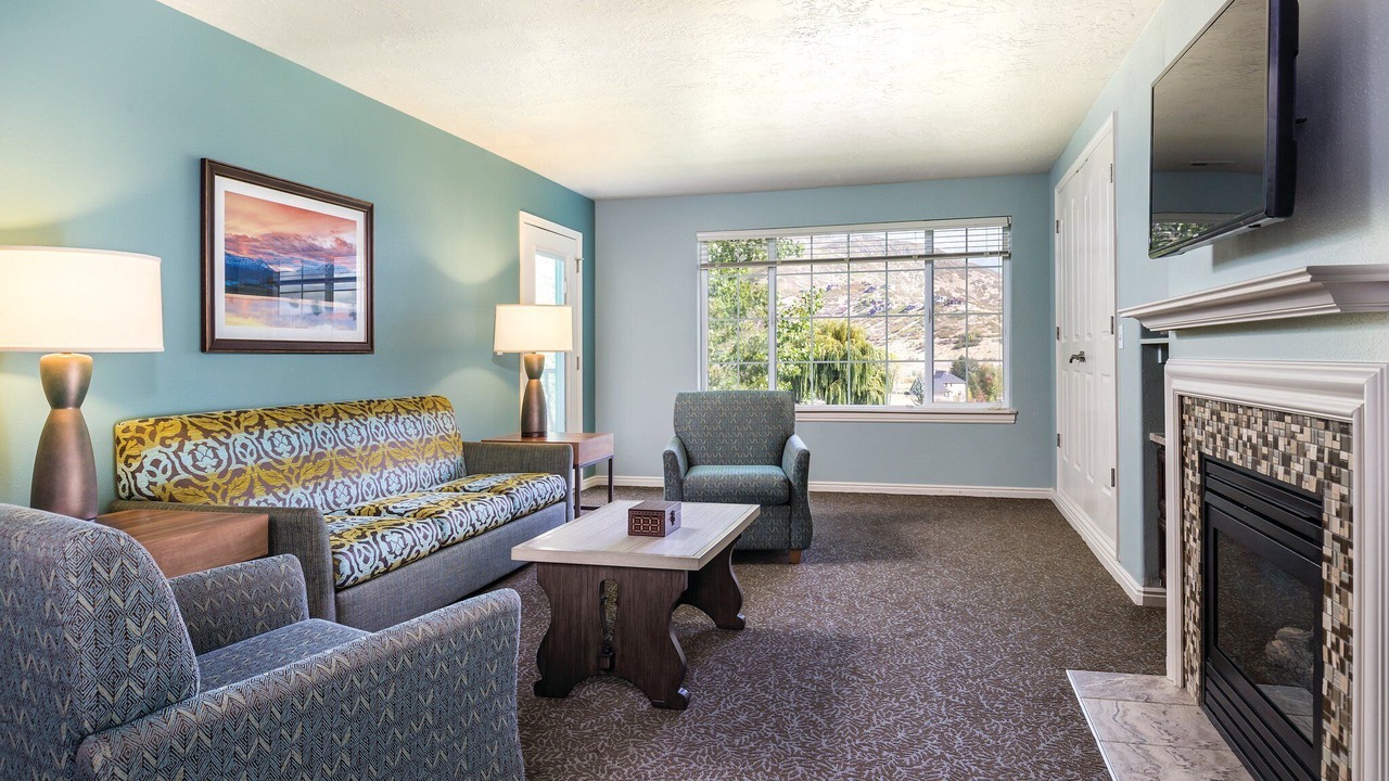 Photo of Livingroom in Midway