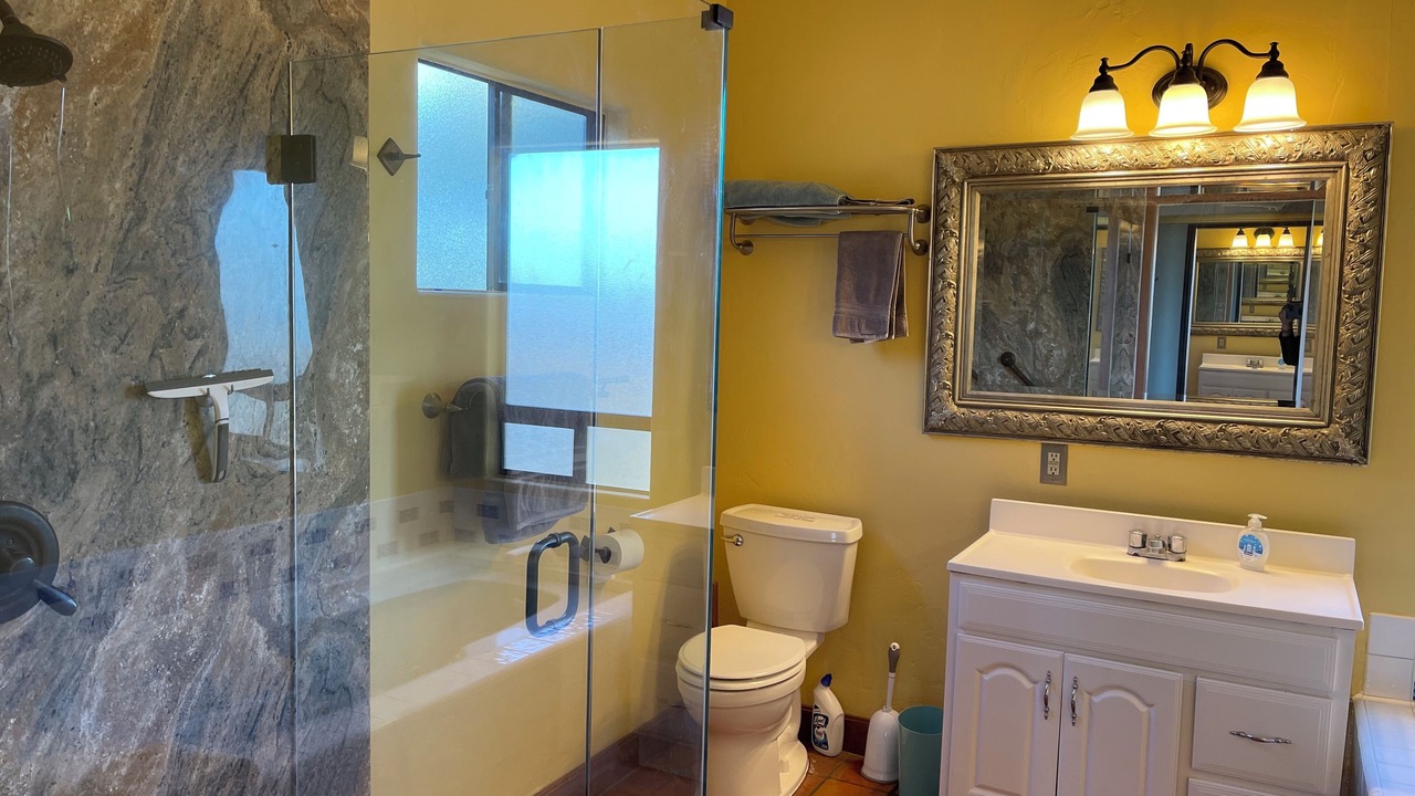 Photo of Bathroom in Loma Alta