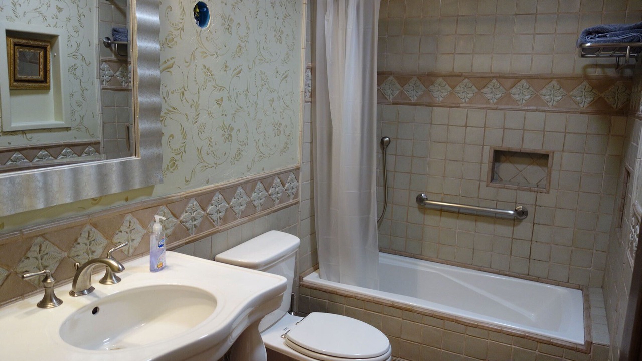 Photo of Bathroom in Loma Alta