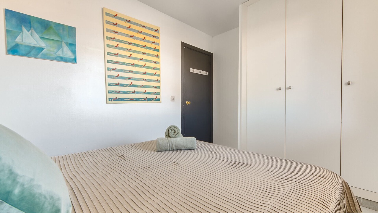 Photo of Bedroom in Roses Town Center