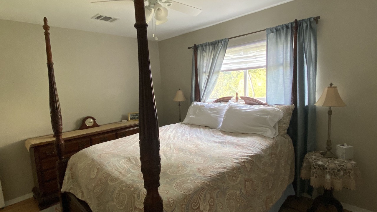 Photo of Bedroom in Westlake Highlands
