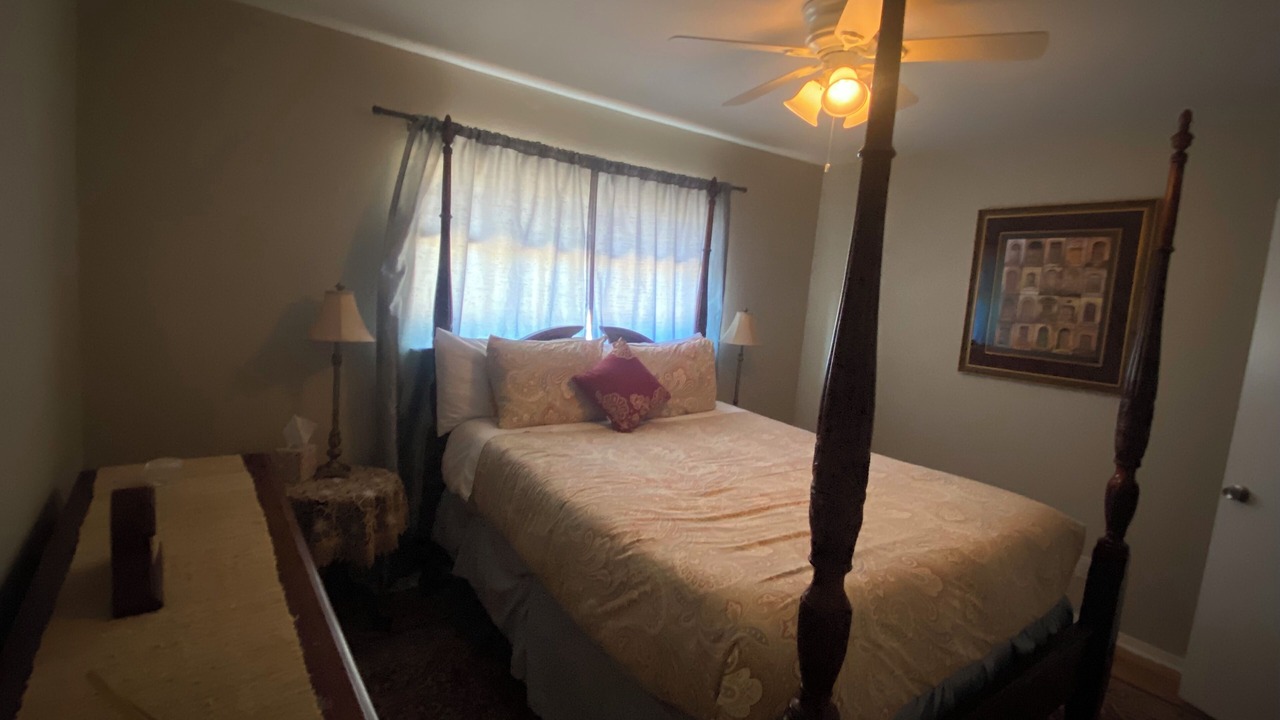 Photo of Bedroom in Westlake Highlands
