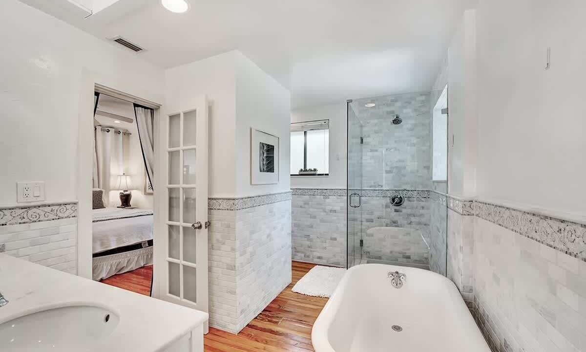 Photo of Bathroom in Flamingo Parks