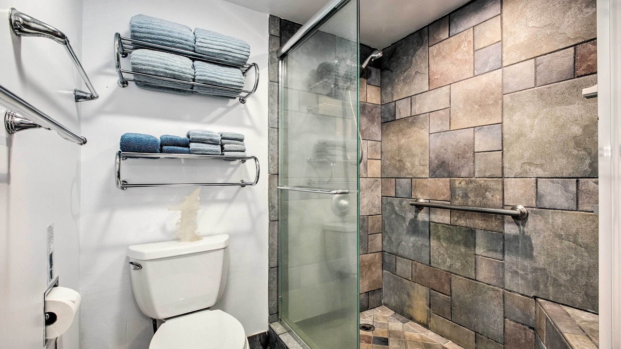 Photo of Bathroom in Makaha