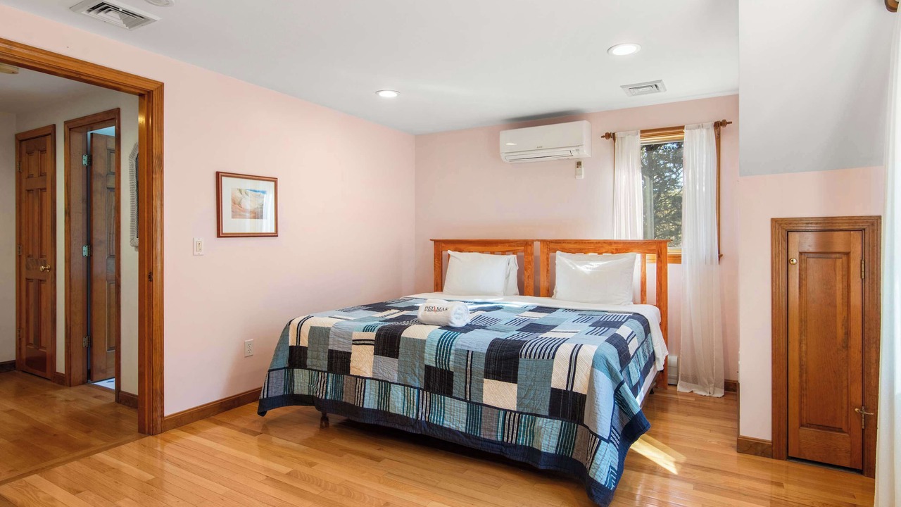 Photo of Bedroom in South Chatham