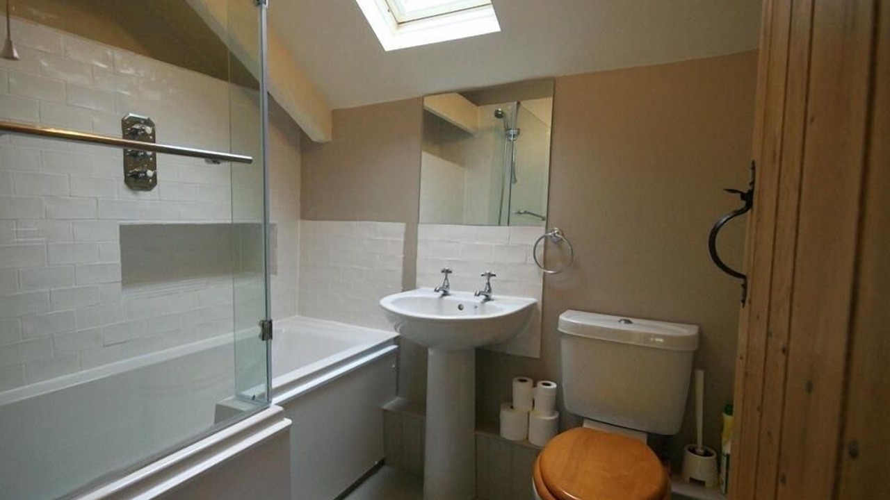 Photo of Bathroom in Tunley