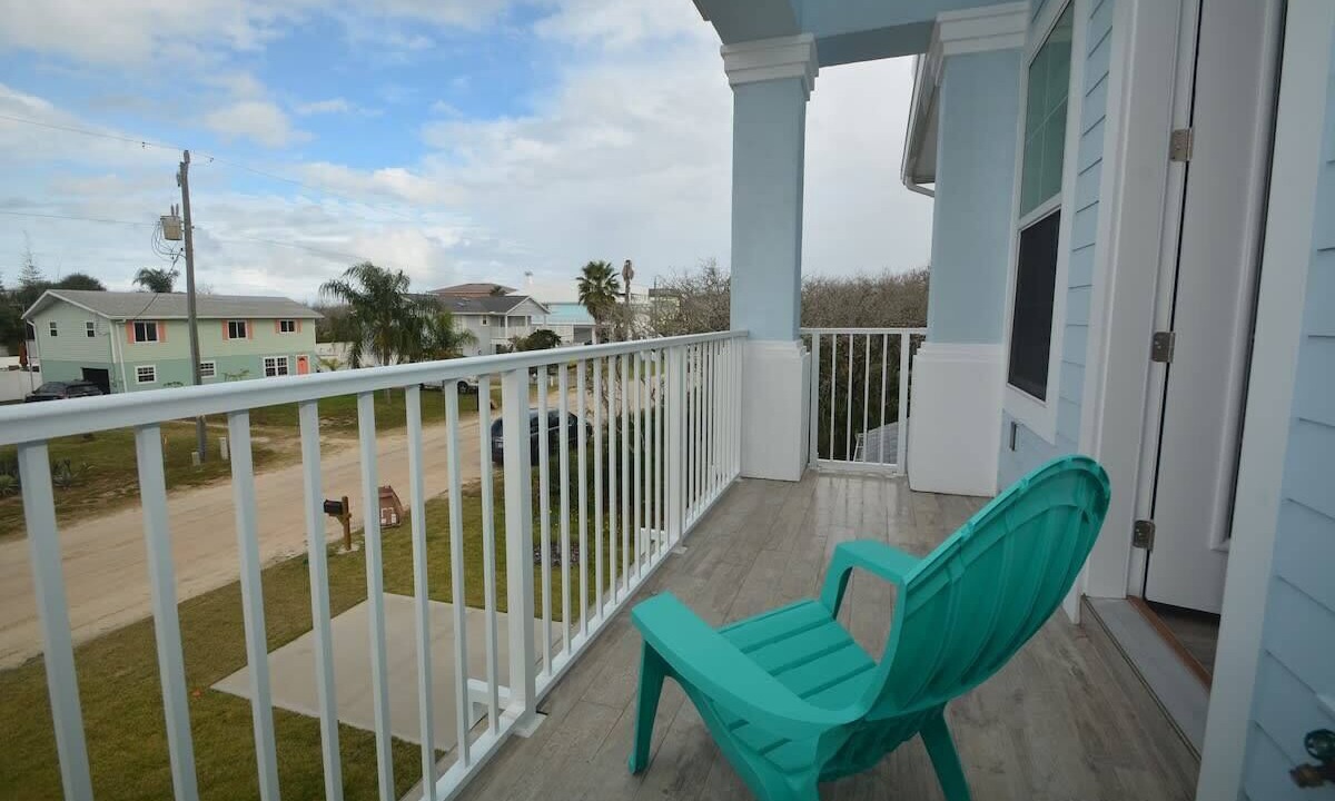 Photo of Patio Balcony in Marineland Acres