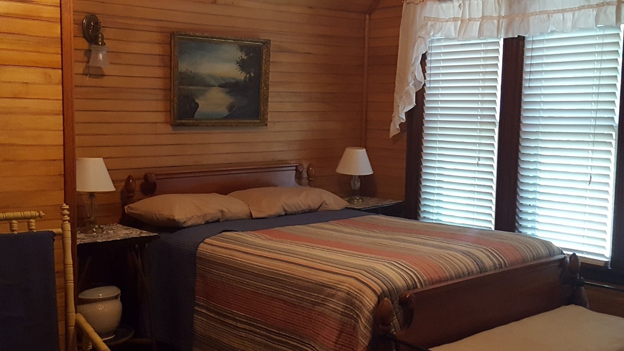 Photo of Bedroom in Frontenac