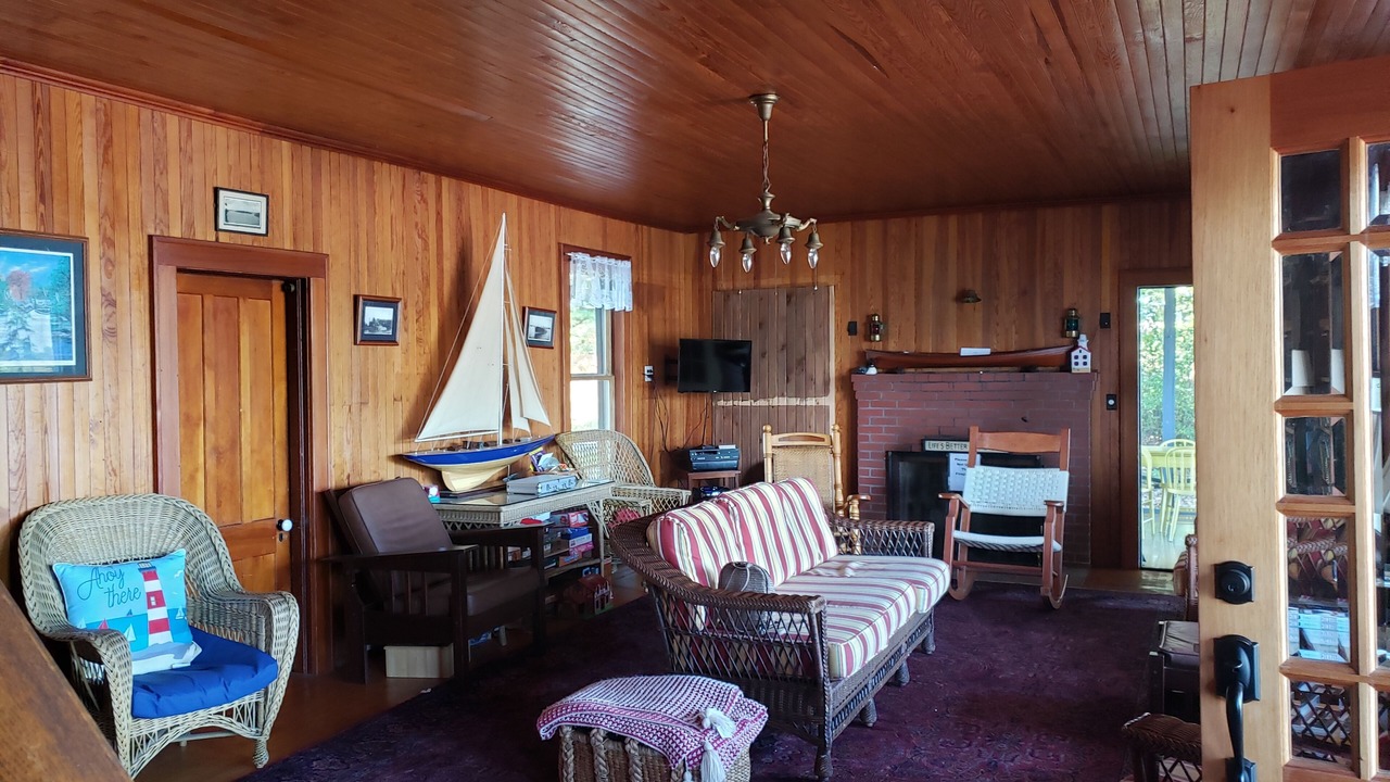 Photo of Livingroom in Frontenac