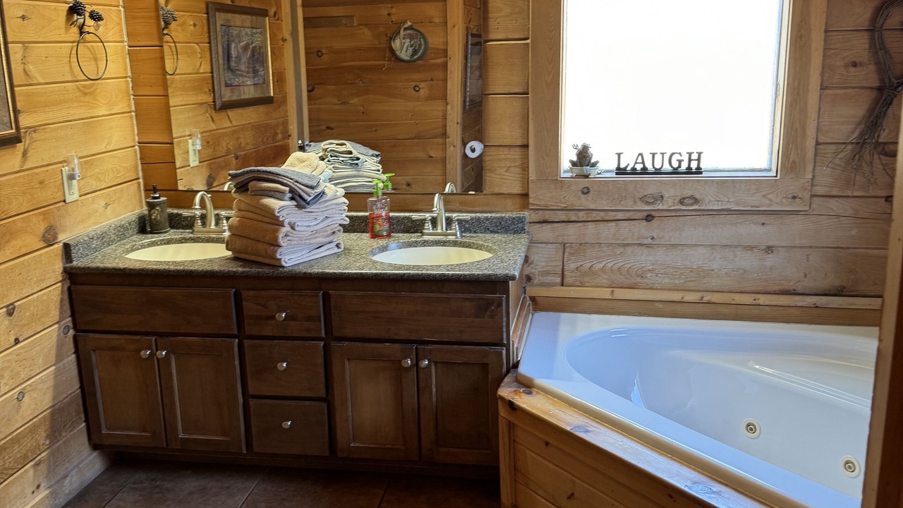 Photo of Bathroom in Branson Cedars