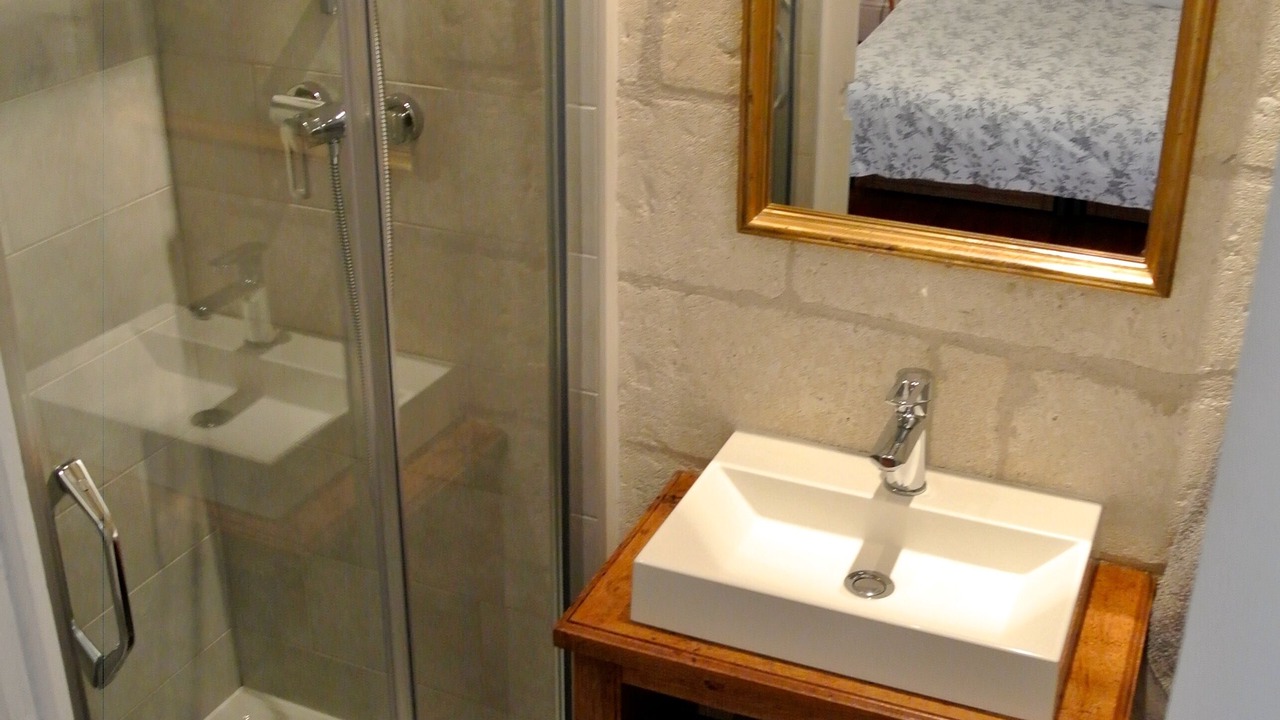 Photo of Bathroom in Avignon City Centre