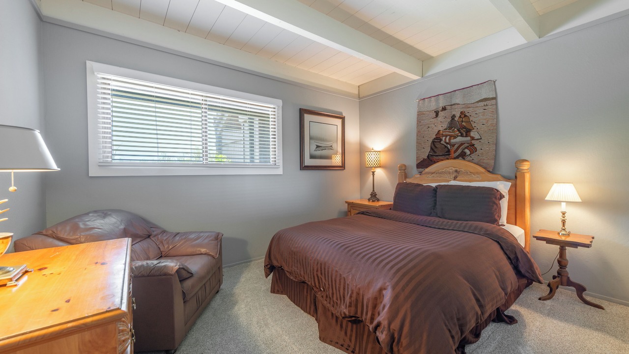 Photo of Bedroom in Lake Forest