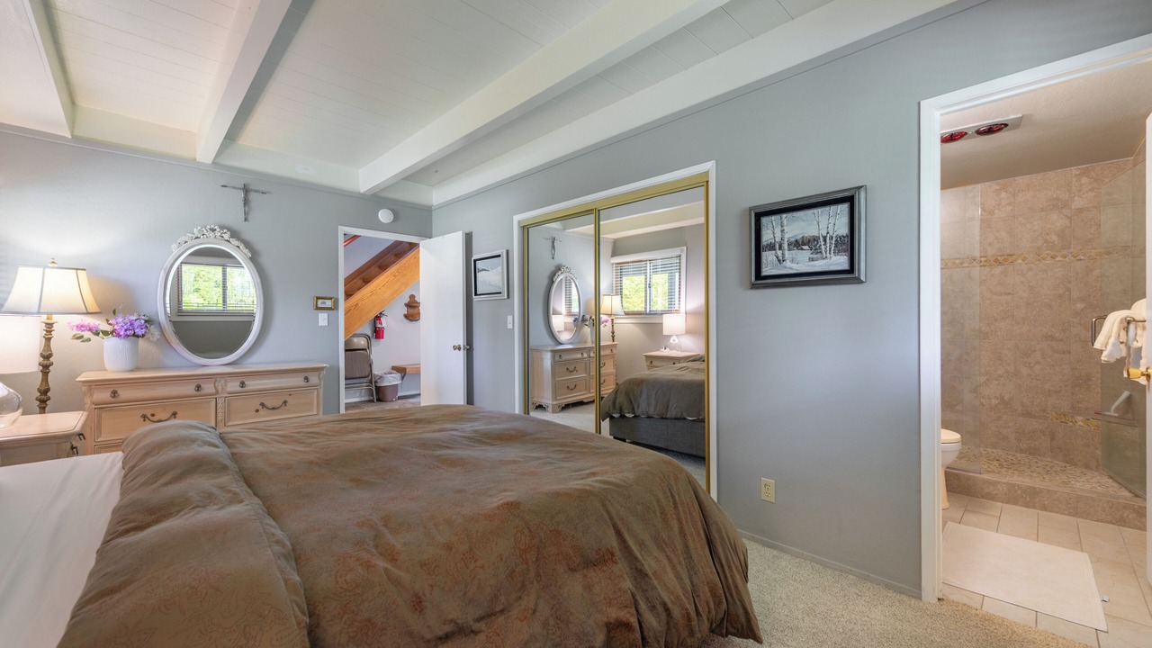 Photo of Bedroom in Lake Forest
