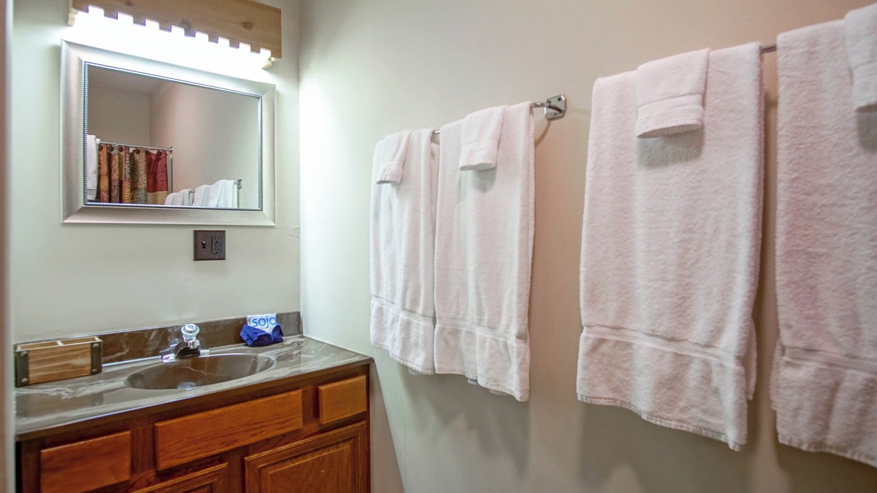 Photo of Bathroom in Edray
