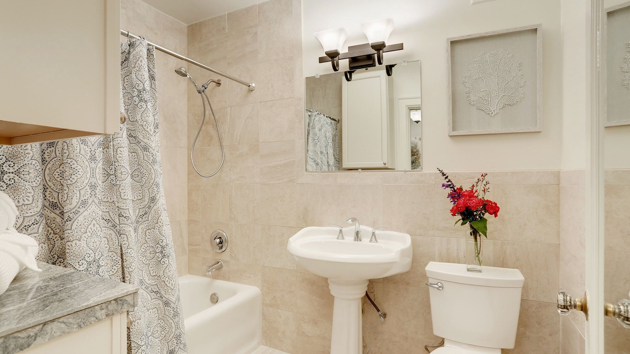 Photo of Bathroom in Stadium District