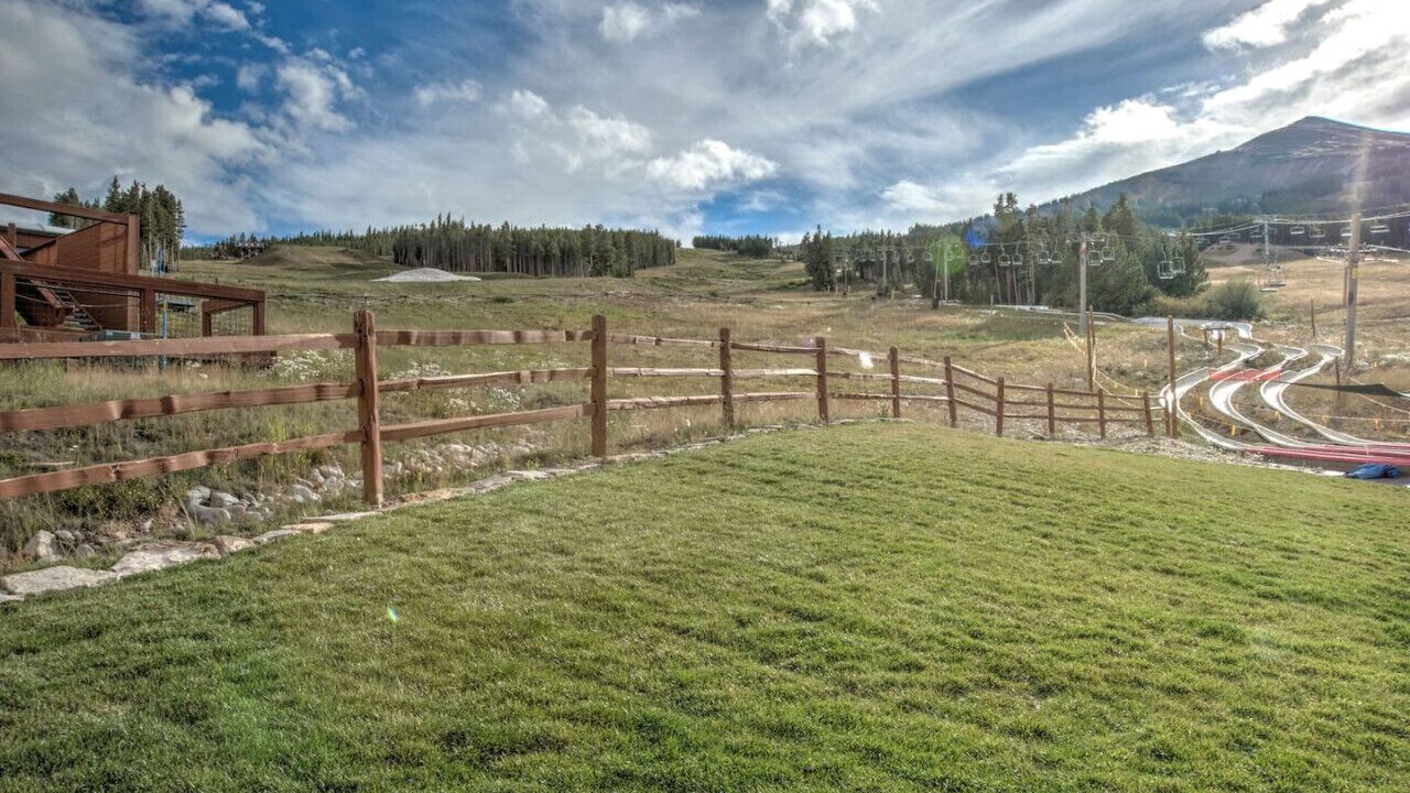 Photo of Outdoor in Peak 8