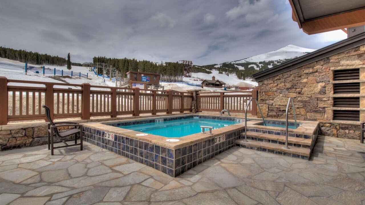 Photo of Outdoor in Peak 8