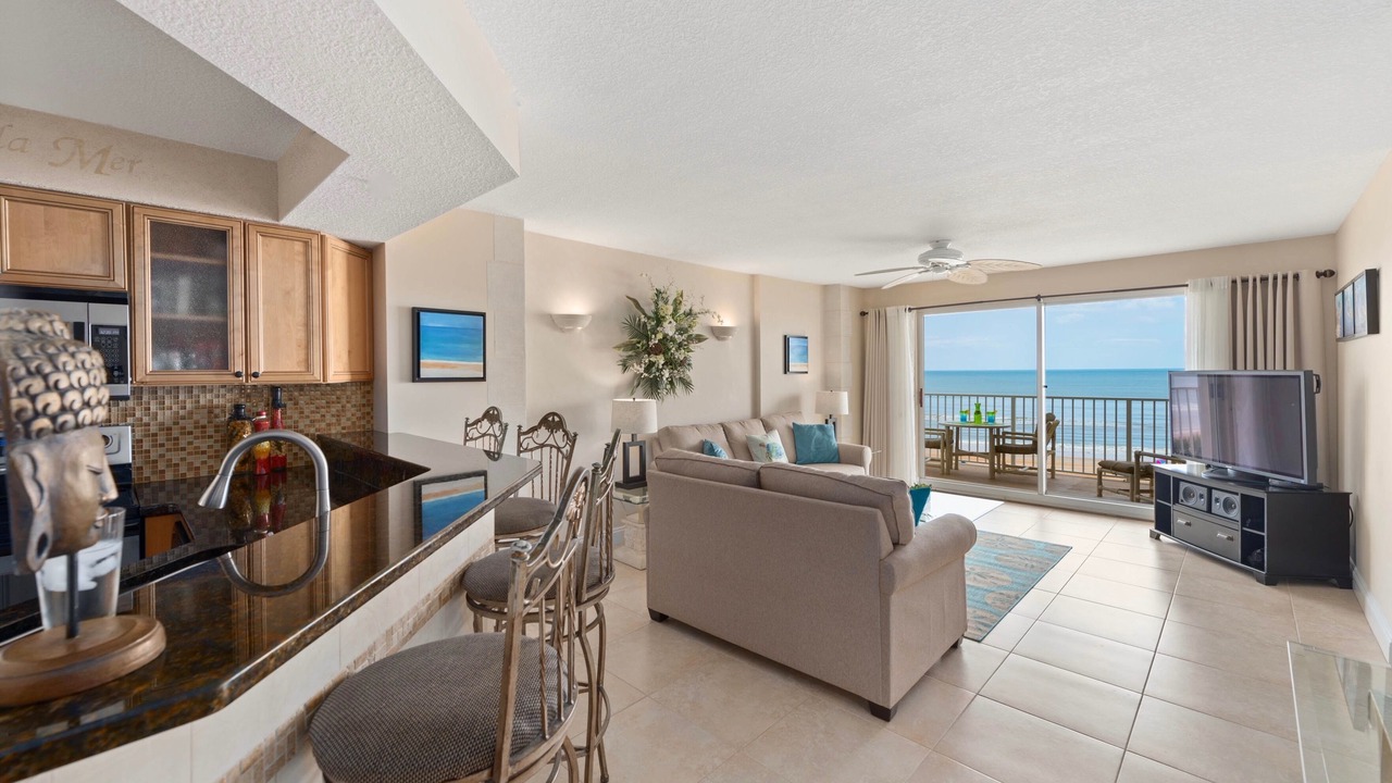 Photo of Livingroom in Seawinds Condo