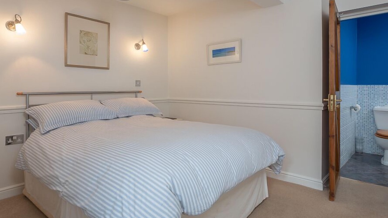 Photo of Bedroom in Hope-Cove