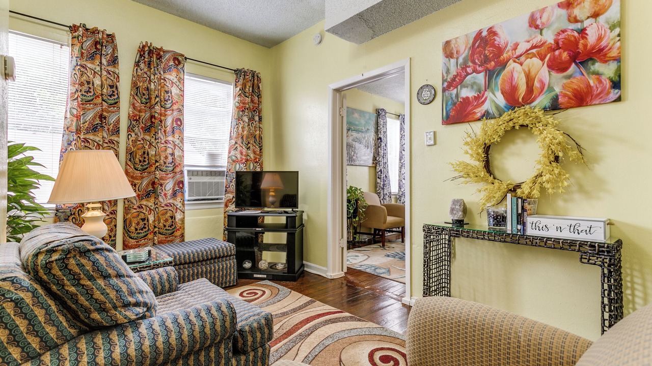 Photo of Livingroom in Government Hill