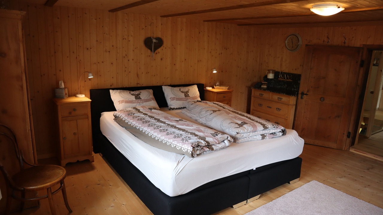 Photo of Bedroom in Curaglia