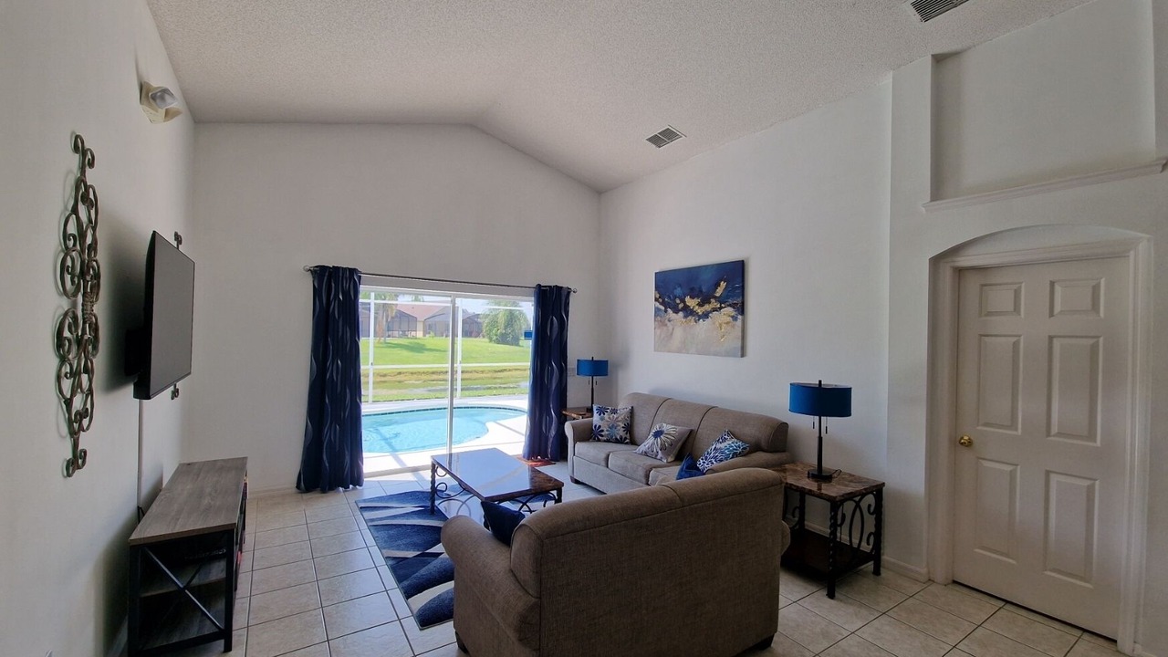 Photo of Livingroom in Eagle Pointe South