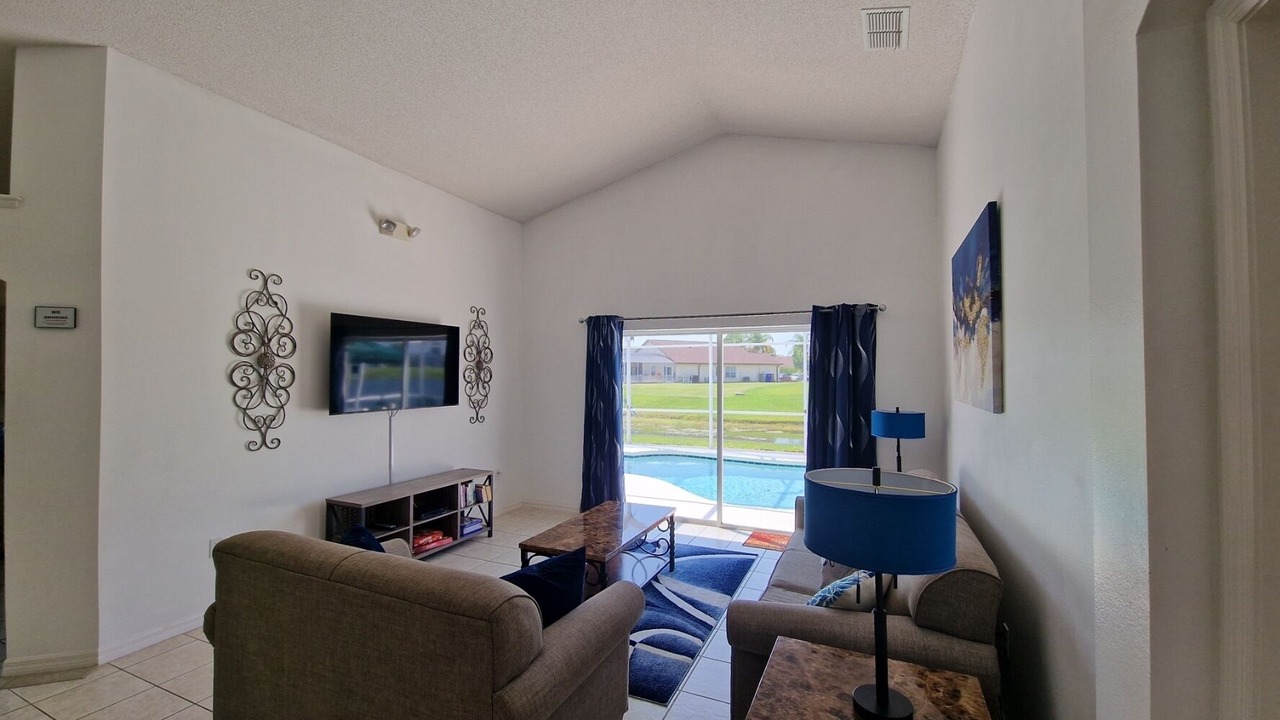 Photo of Livingroom in Eagle Pointe South
