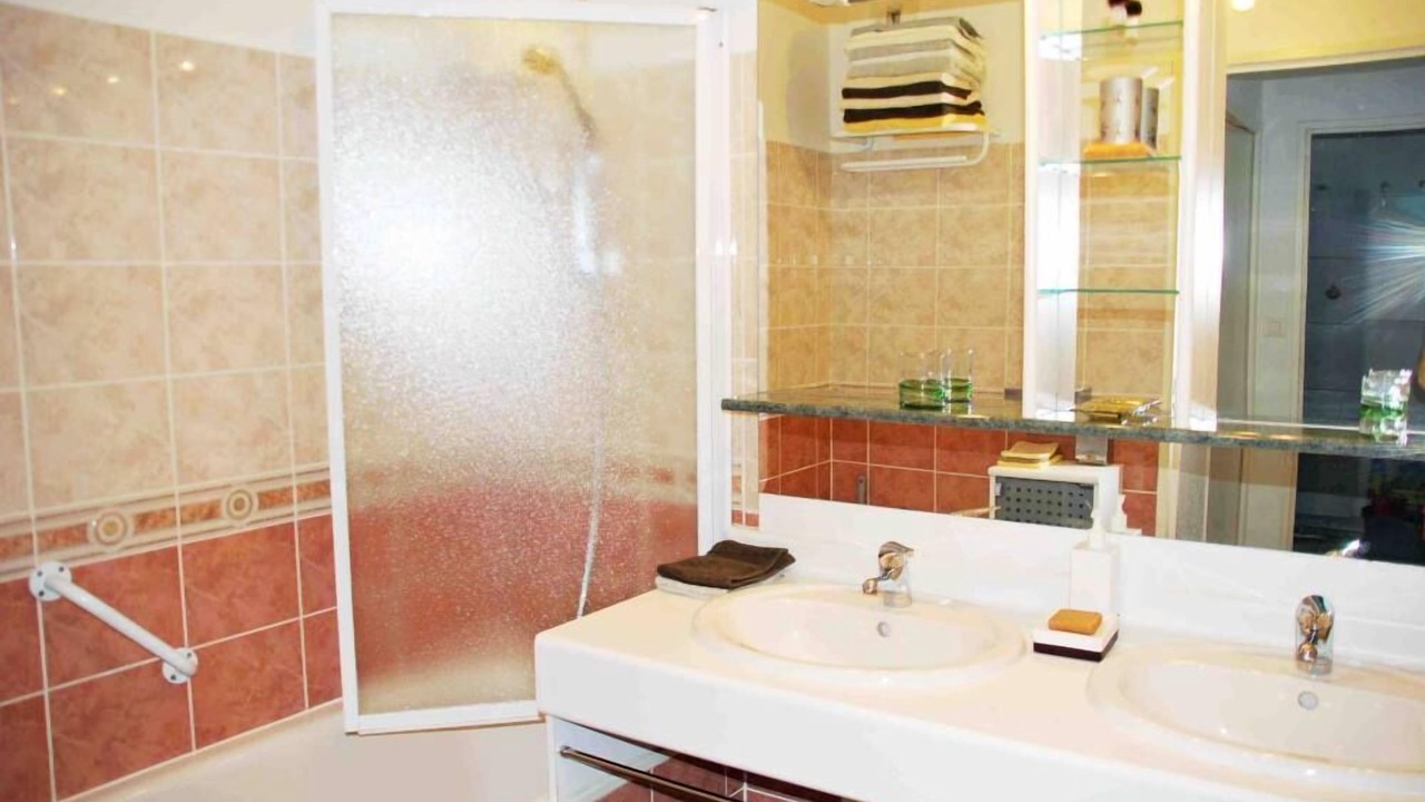 Photo of Bathroom in Alco