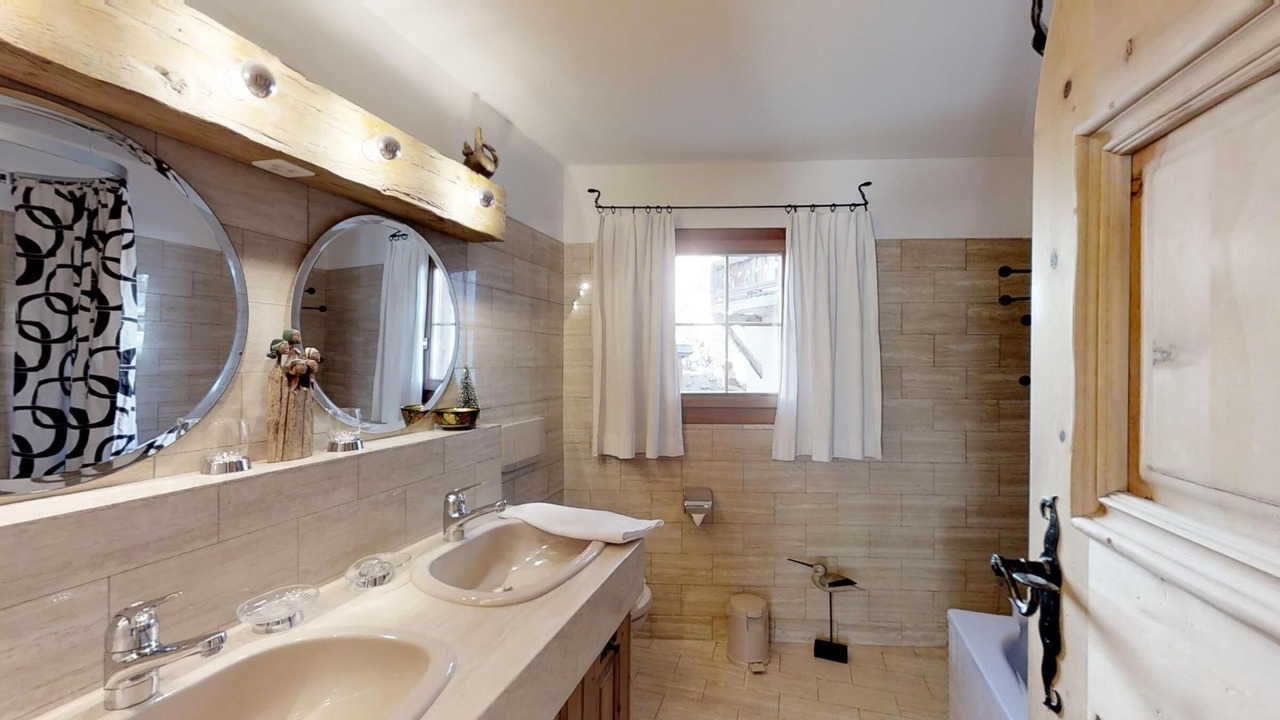 Photo of Bathroom in Silvaplana