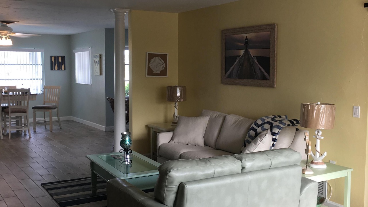 Photo of Livingroom in Whitney Beach