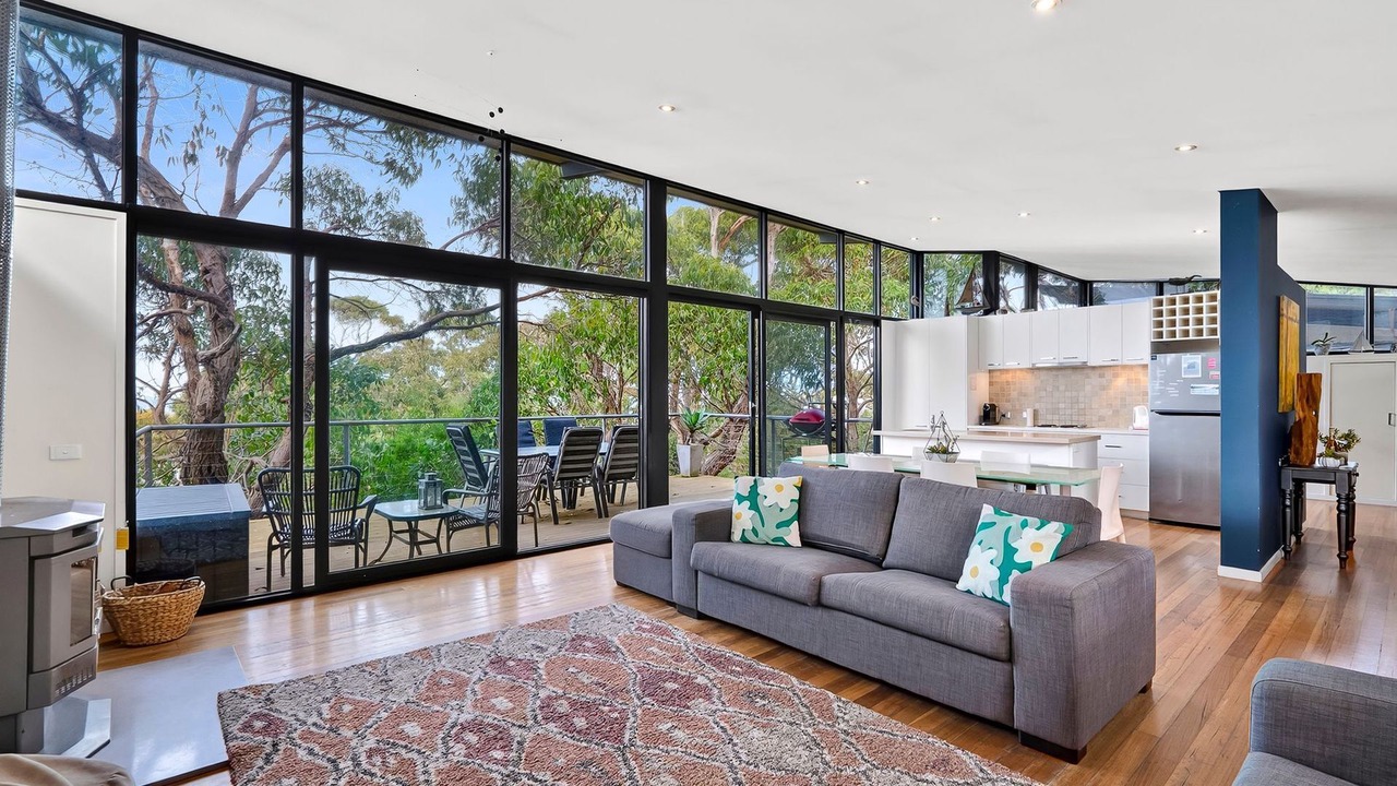 Photo of Livingroom in Skenes Creek