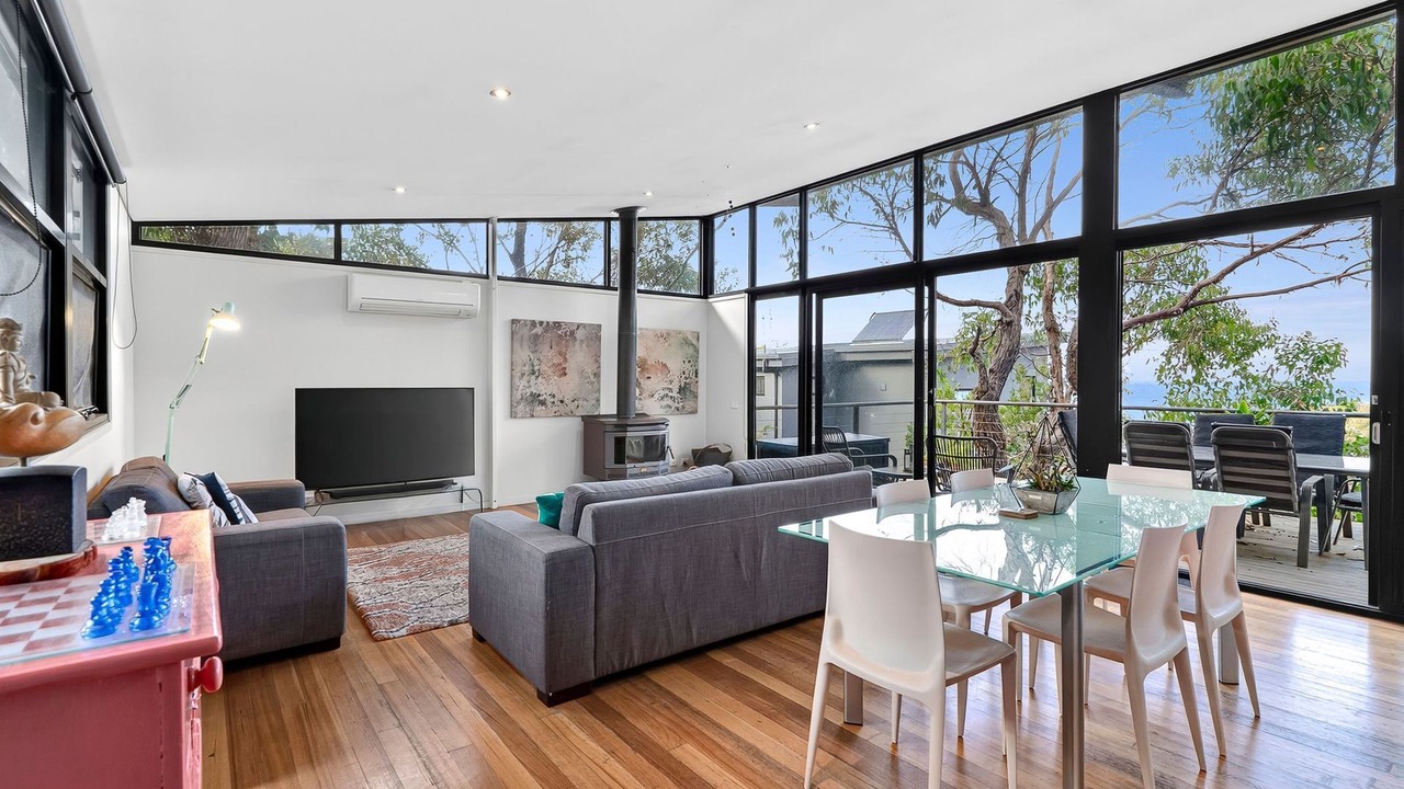 Photo of Livingroom in Skenes Creek
