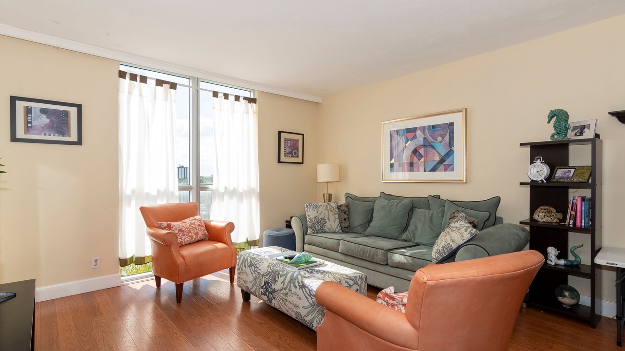 Photo of Livingroom in Hollywood South Central Beach