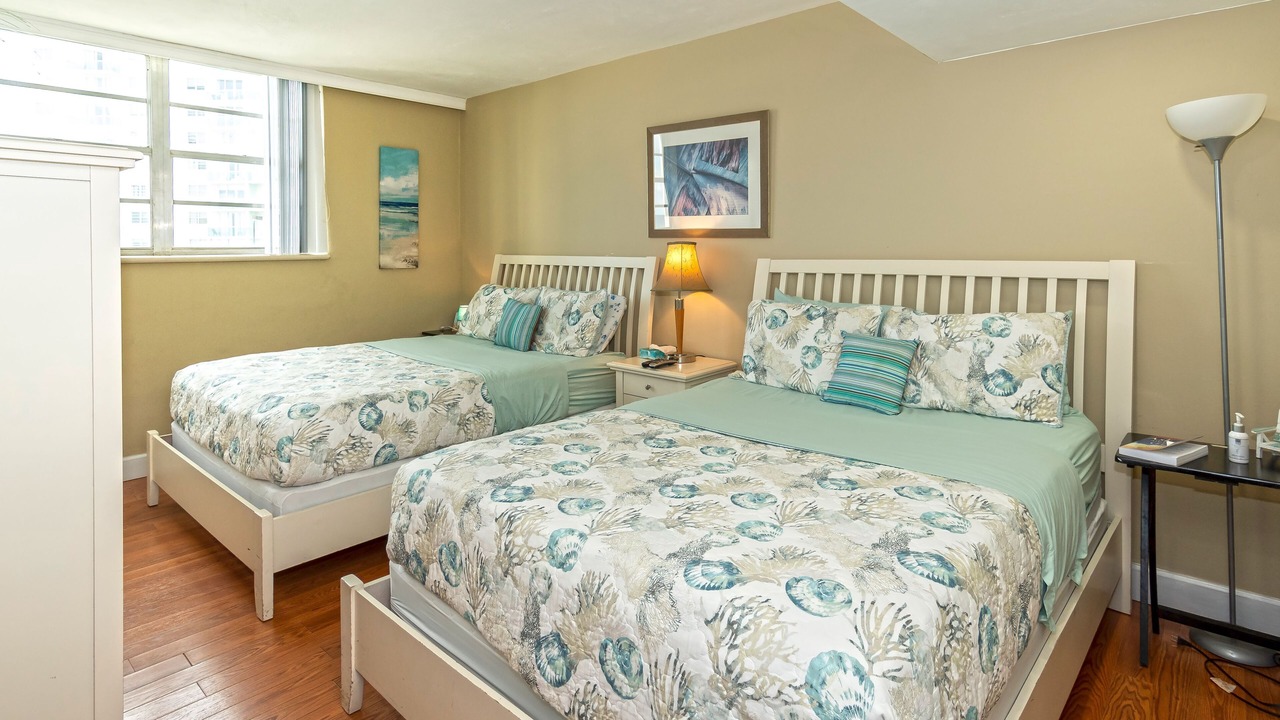 Photo of Others in Hollywood South Central Beach