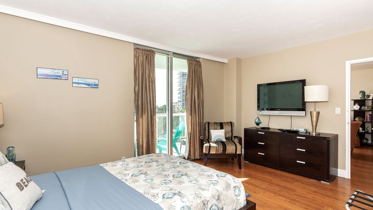 Photo of Others in Hollywood South Central Beach