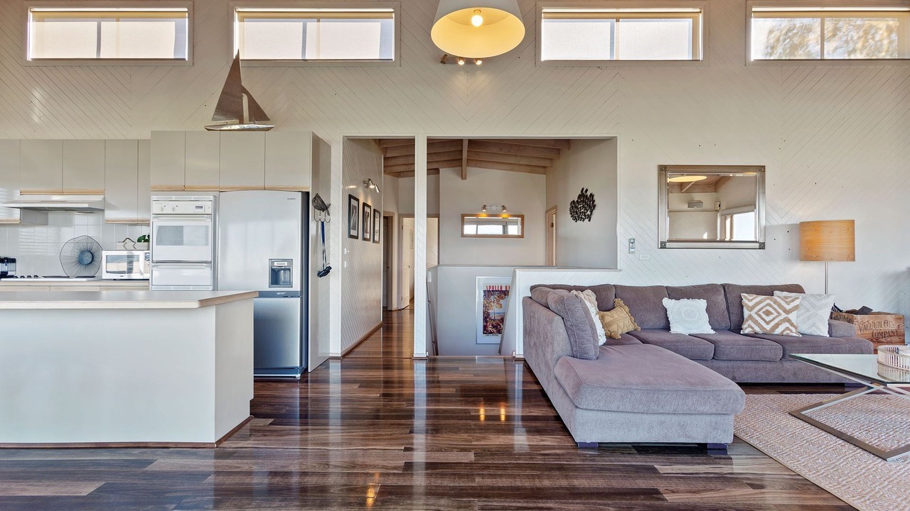 Photo of Livingroom in Skenes Creek