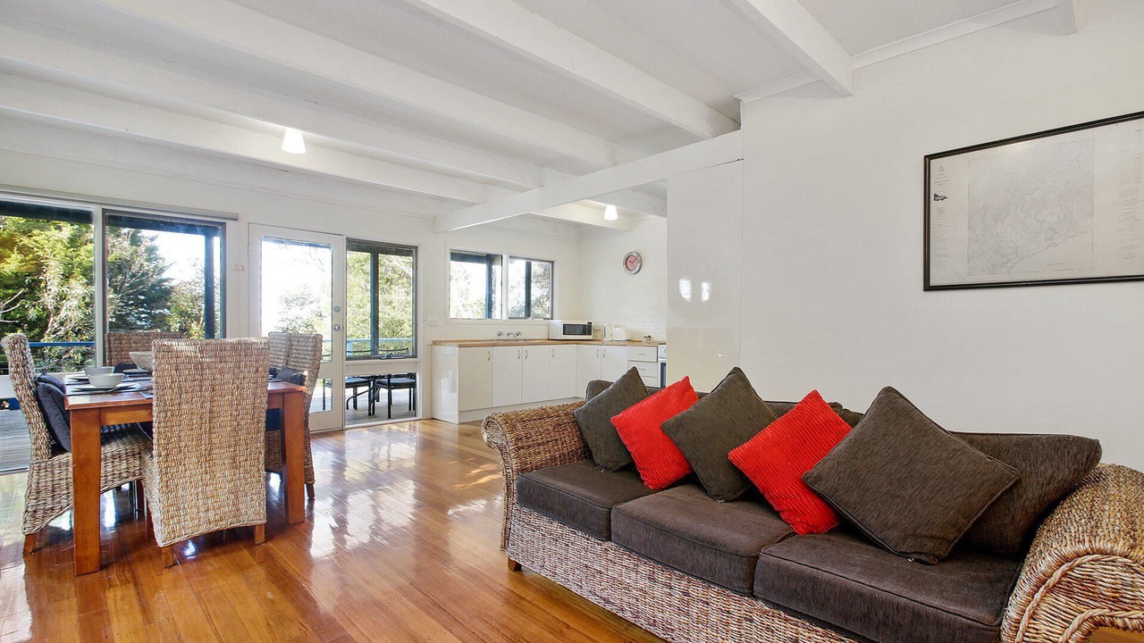 Photo of Livingroom in Skenes Creek