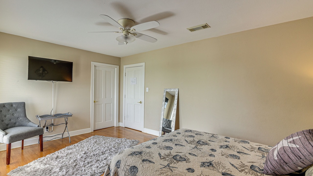 Photo of Bedroom in Nassau Bay