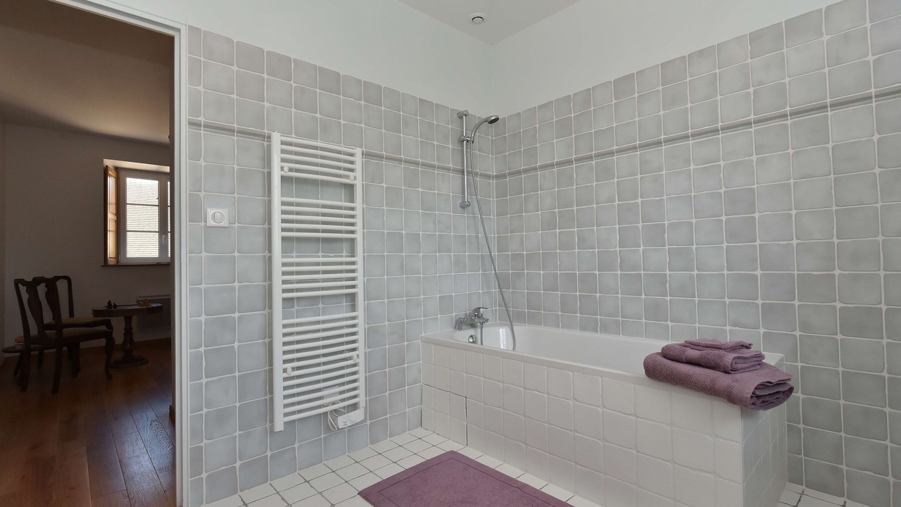 Photo of Bathroom in Nesle-le-Repons