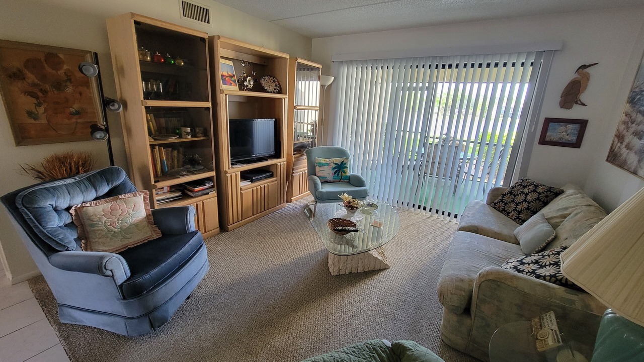 Photo of Livingroom in Oldsmar