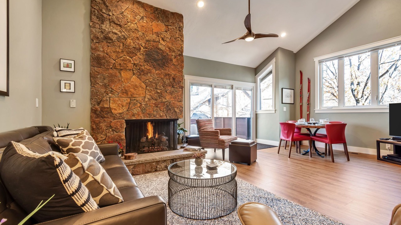Photo of Livingroom in Cottonwood Heights