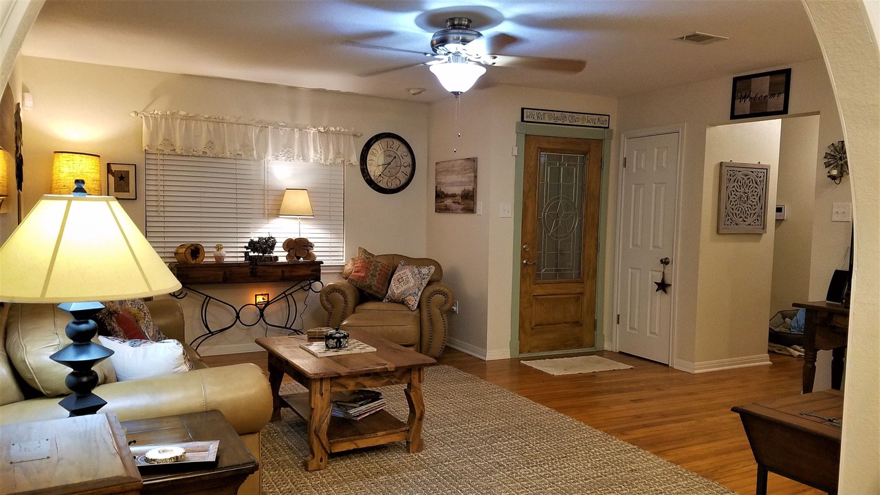 Photo of Livingroom in Waco