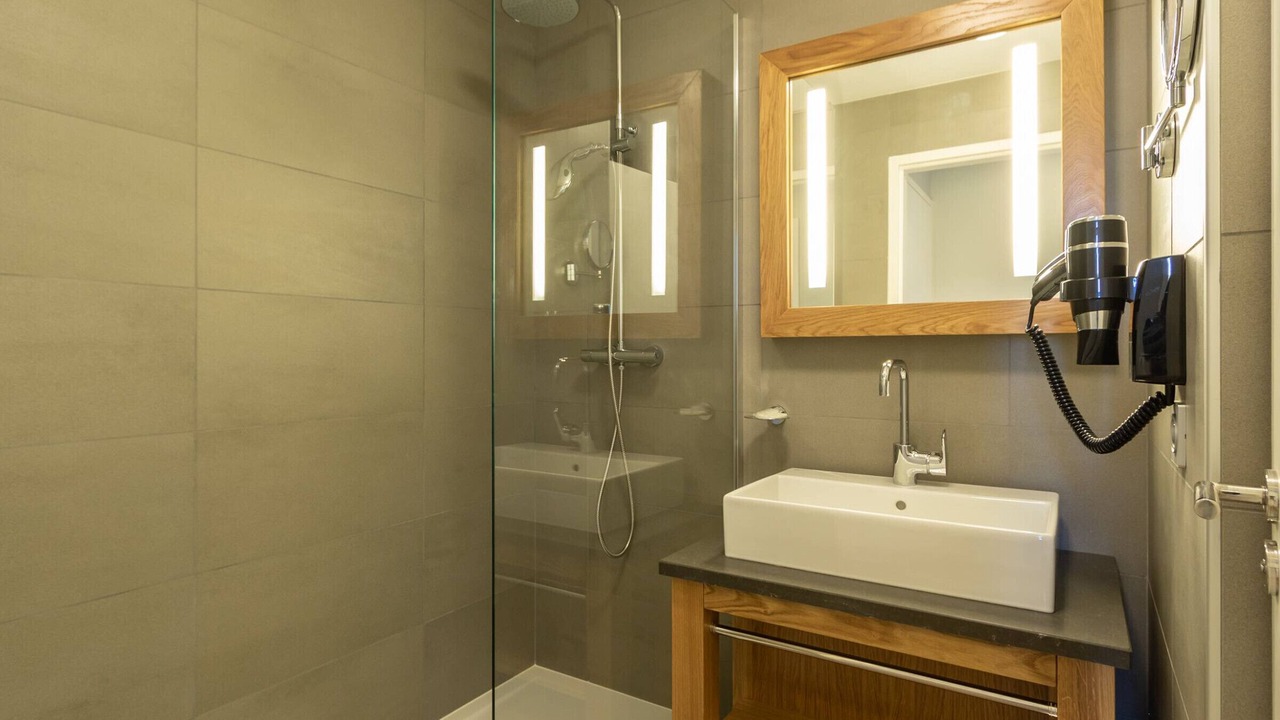 Photo of Bathroom in Arc-1800