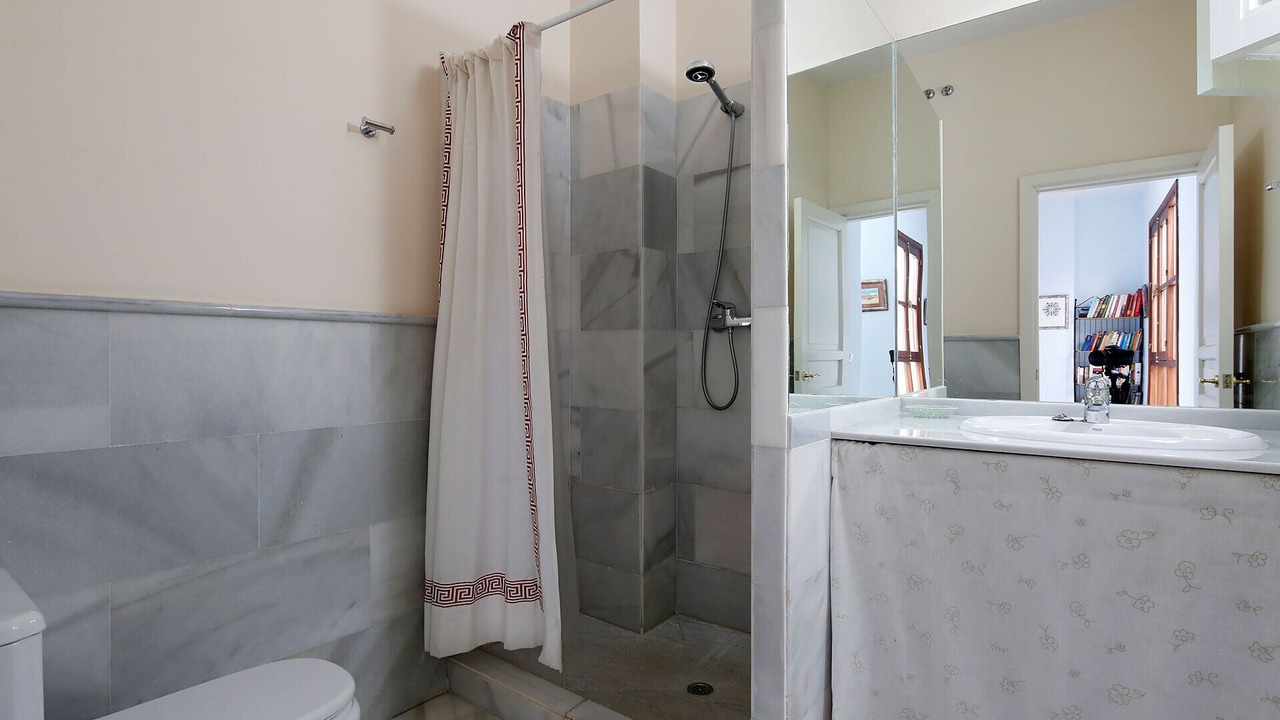 Photo of Bathroom in Feria
