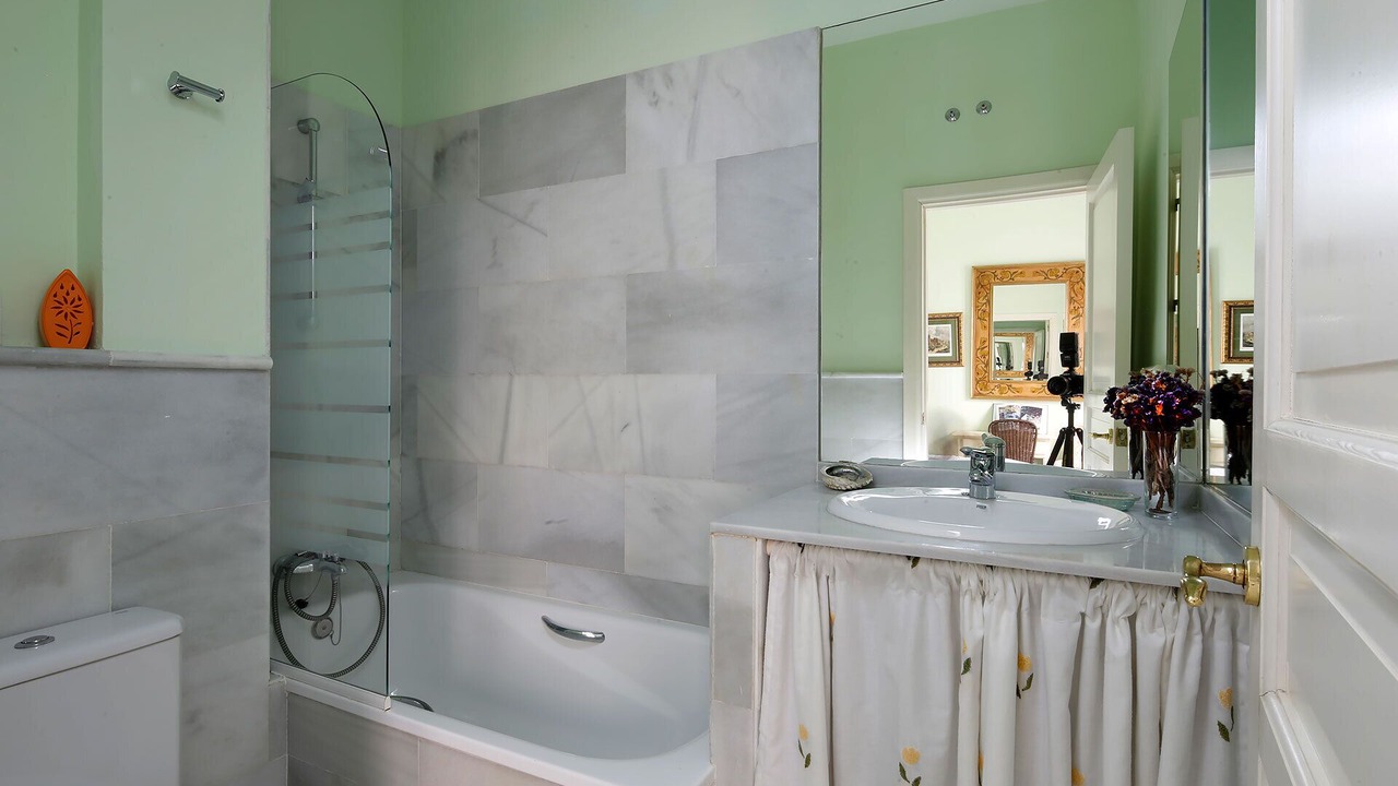 Photo of Bathroom in Feria